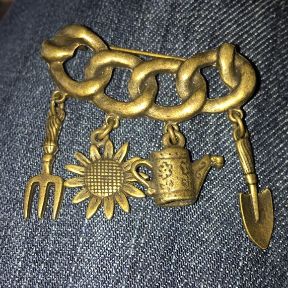 Gardner’s Brooch with charms - sun flower&  tools - Picture 3 of 3
